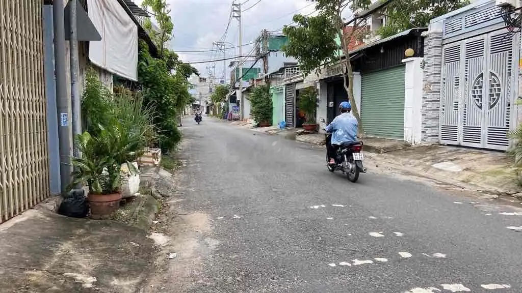 Chỉ hơn 5 tỷ có ngay nhà 3 tầng mặt tiền đường trung tâm phường Trường