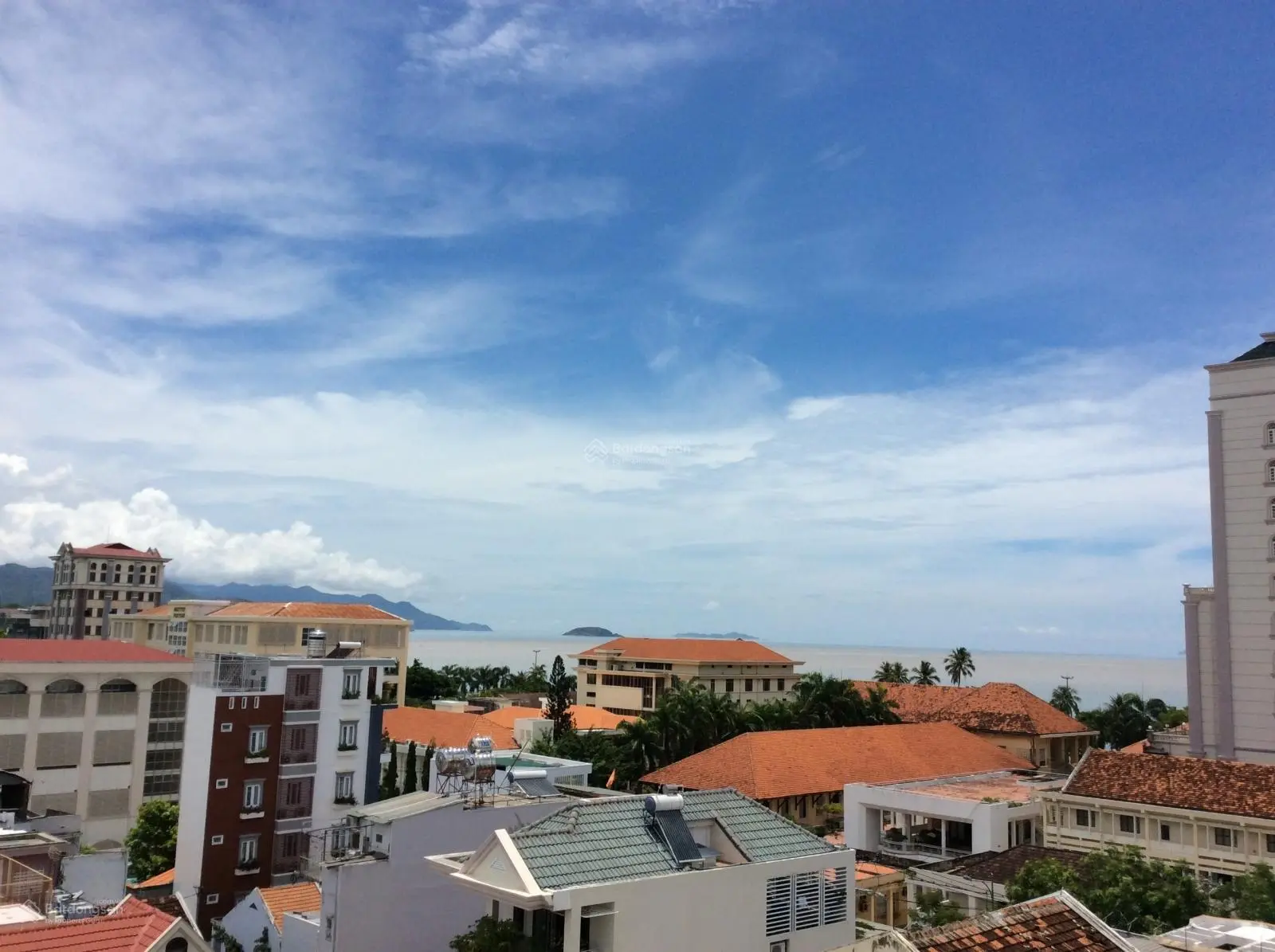 Bán toà nhà 7 tầng trung tâm tp nha trang sát biển hẻm oto quay đầu