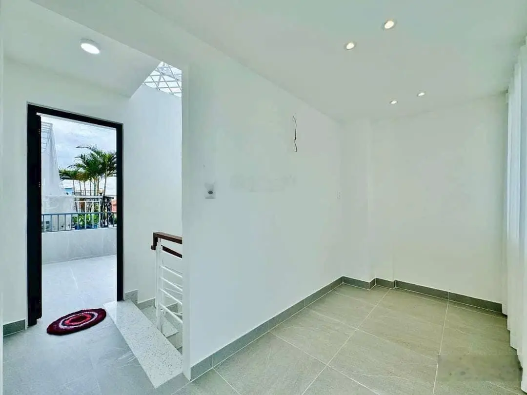 Nhà Lạc Long Quân , p5, quận 11. Giá 2,32 tỷ. SHR, pháp lí chuẩn.