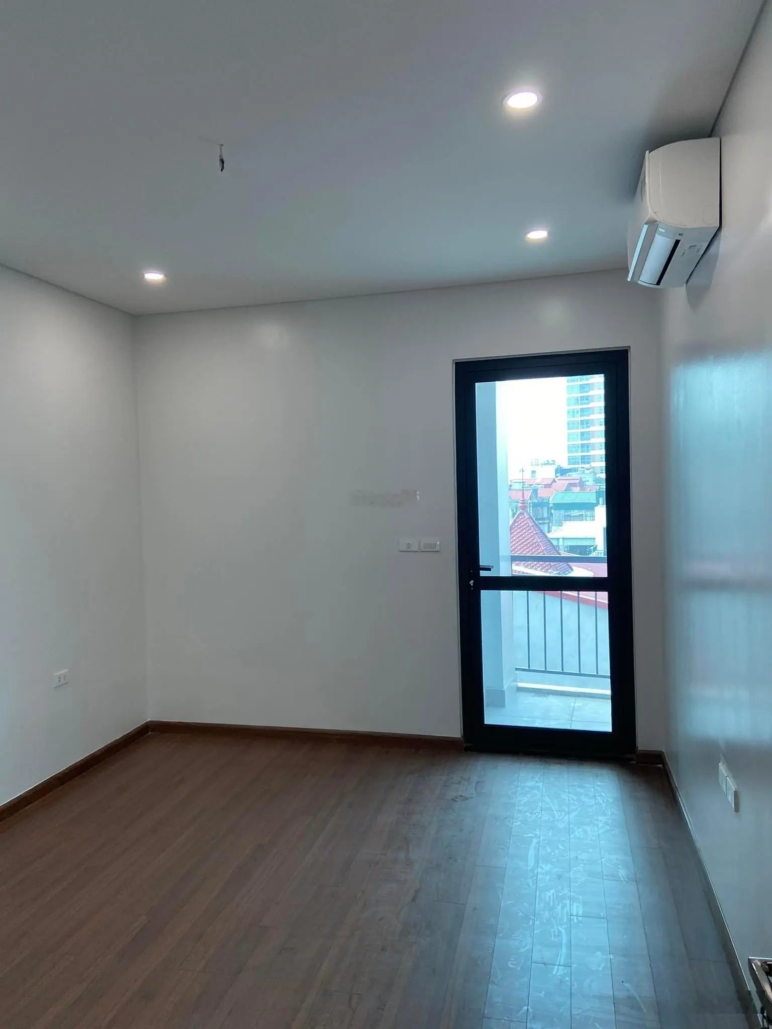 Chính chủ cần bán nhà sát ngõ ô tô tránh, Cầu Giấy. DT 35m2x5 tầng thang máy. Căn góc giá 7.2 tỷ