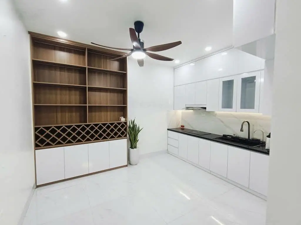 3 bước ra hồ hoàng cầu - phân lô ô tô tránh - mặt tiền rộng thoáng - bạt ngàn tiện ích