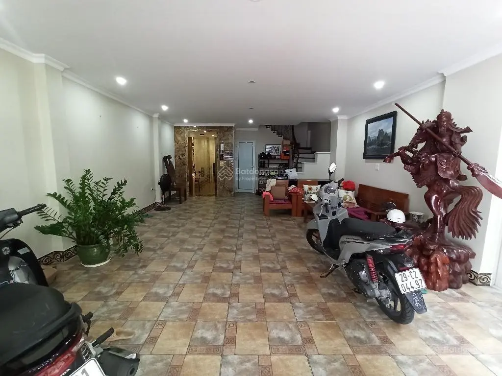 Mặt ngõ ô tô thông, 2 oto vào nha - 7 tầng thang máy - nhà đẹp nội thất xịn - 3 bước hồ điều hòa.