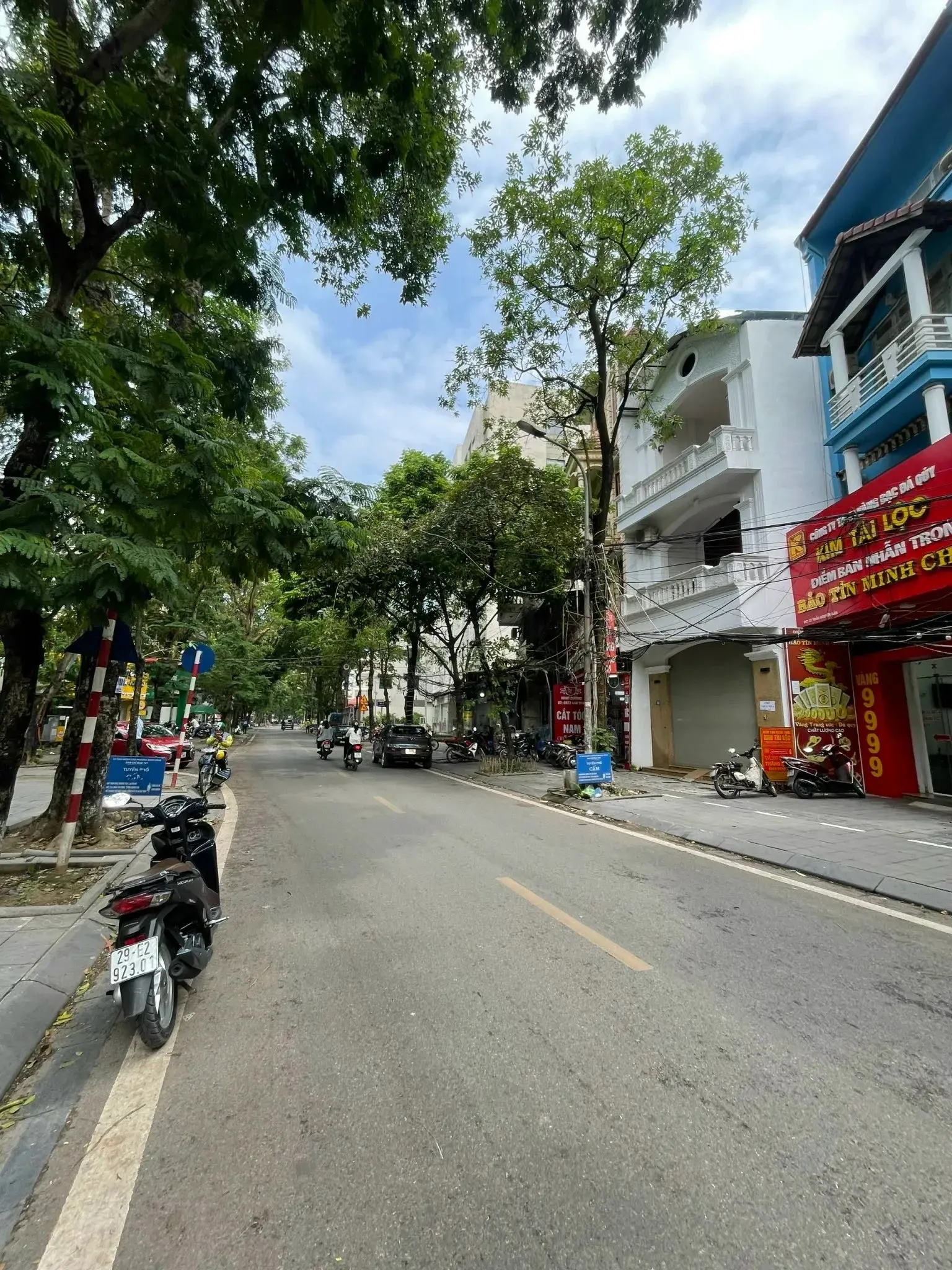 Mặt phố kinh doanh - vị trí vàng - hàng hiếm - bay nhanh - Trần Nguyên Đán - 76m2 x 4T - hơn 29 tỷ