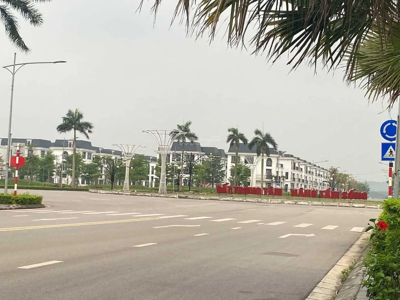 Quỹ căn biệt thự, nhà vườn đa dang, chênh nhẹ sau phiên đấu giá 02/08/2024 tại HUD Mê Linh Central.