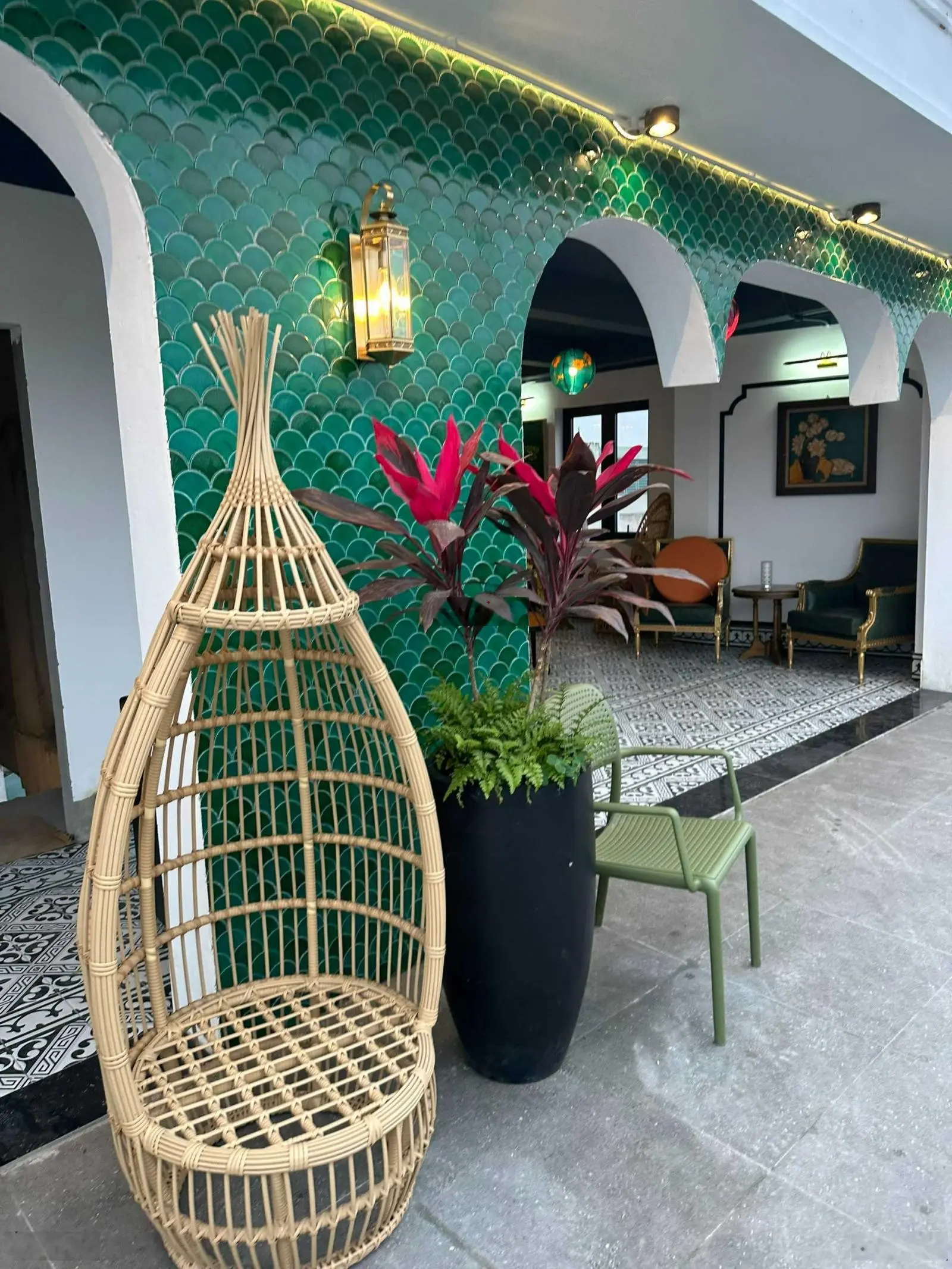 Bán tòa nhà apartment cao cấp tại Giang Văn Minh - Sơn Tây mặt đường đang mở thông