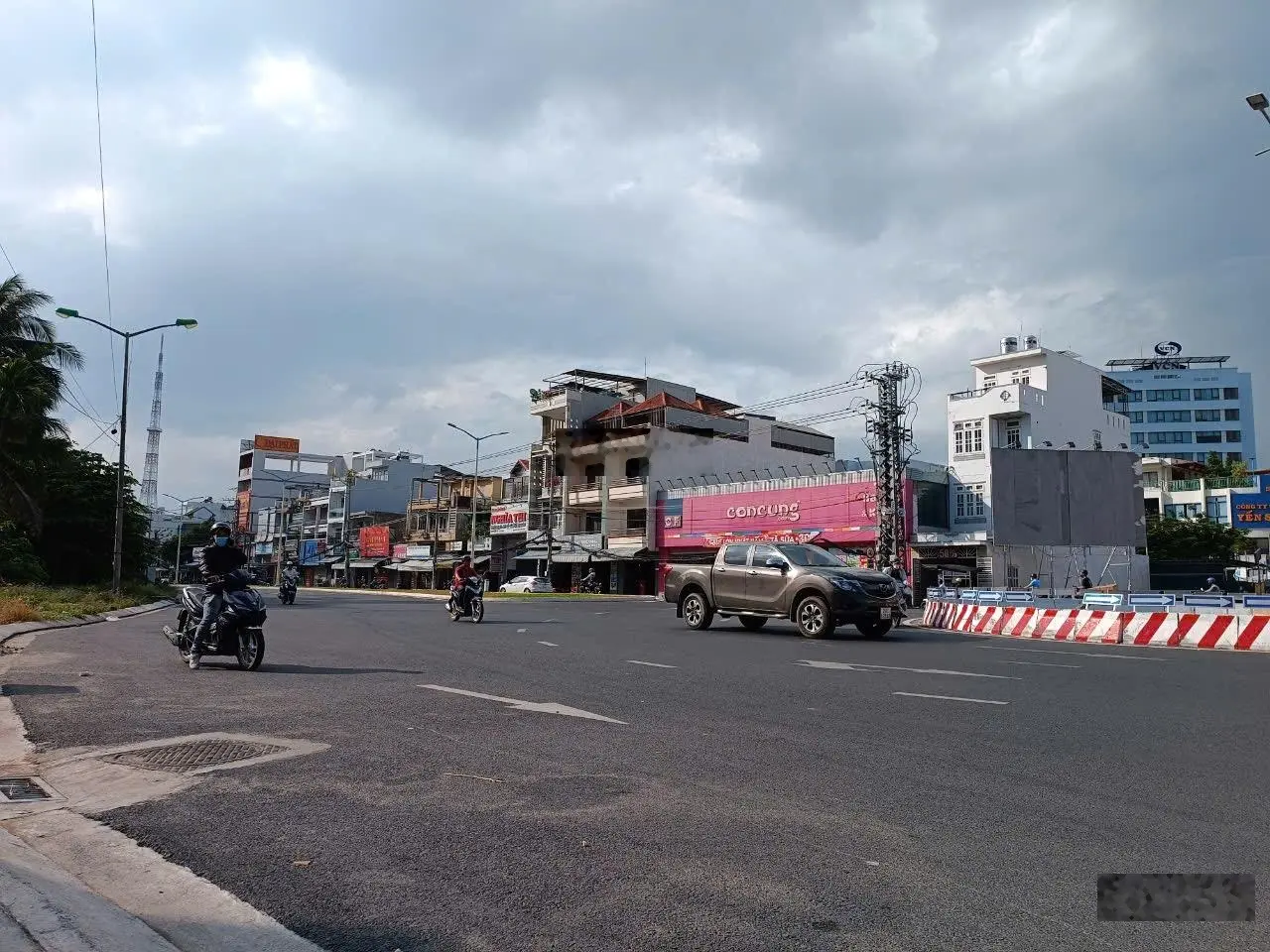 Nhà 3,5 tầng Kinh Doanh đường lớn 23/10