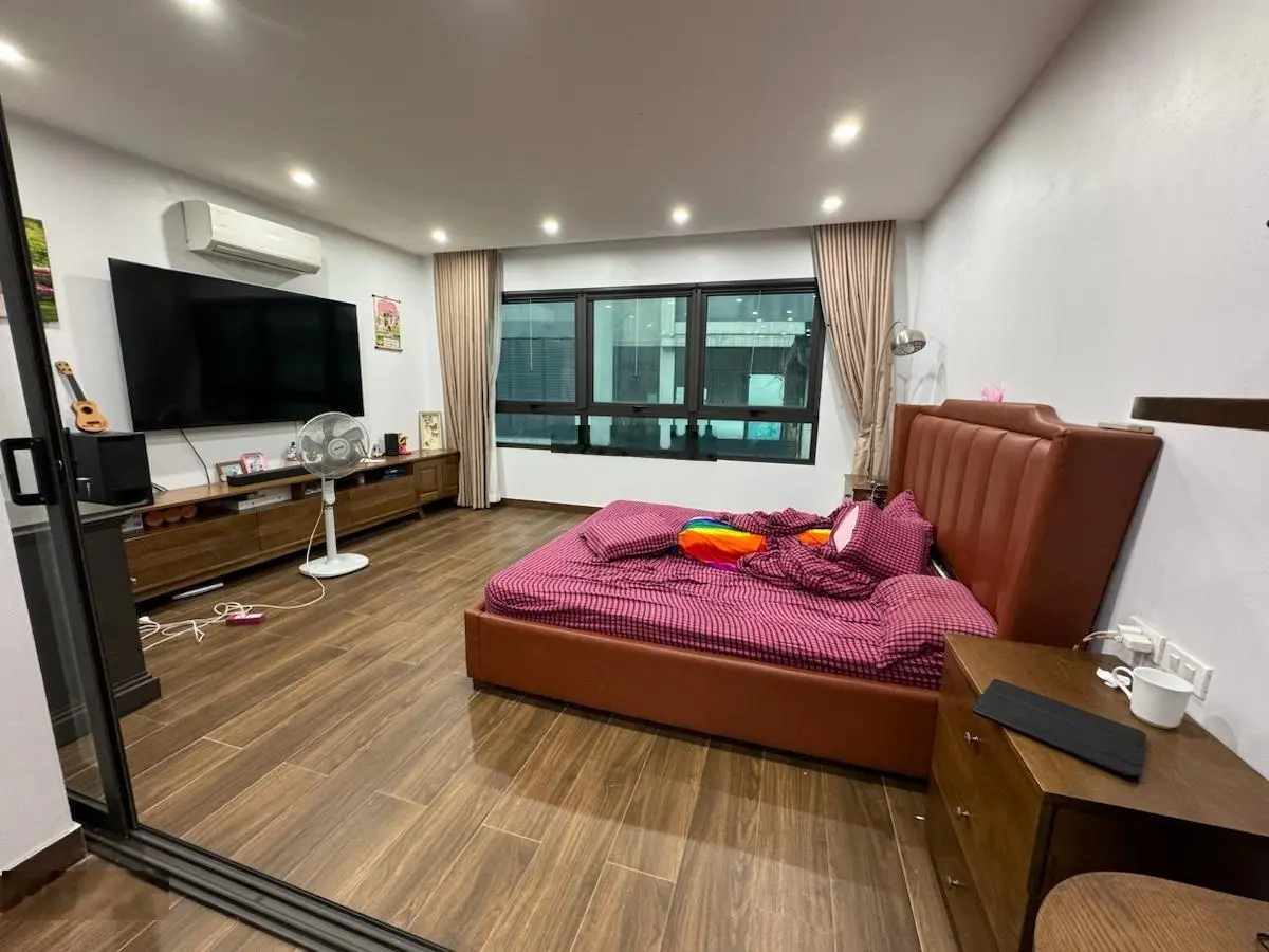 Toà văn phòng cầu giấy 70m x 8 tầng x mt 6m : giá : 24.5tỷ . kinh doanh - oto - thang máy