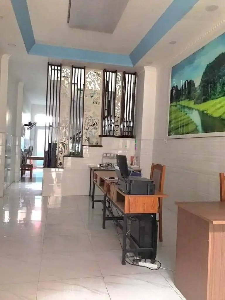 Nhà 3 tầng, 4x17m, hẻm xe hơi. Nguyễn Văn Quá, gần giáo xứ Chợ Cầu