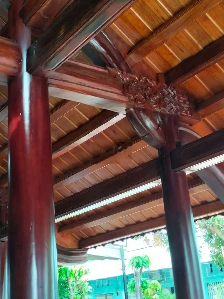 Cần Bán Nhà Gỗ Cột Lớn