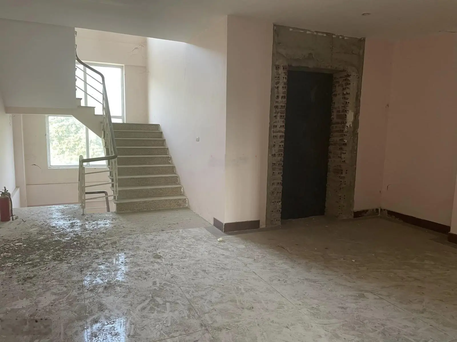Chính chủ cần sang nhượng khách sạn 12 tầng đã hoàn thiện gần CK Quốc tế