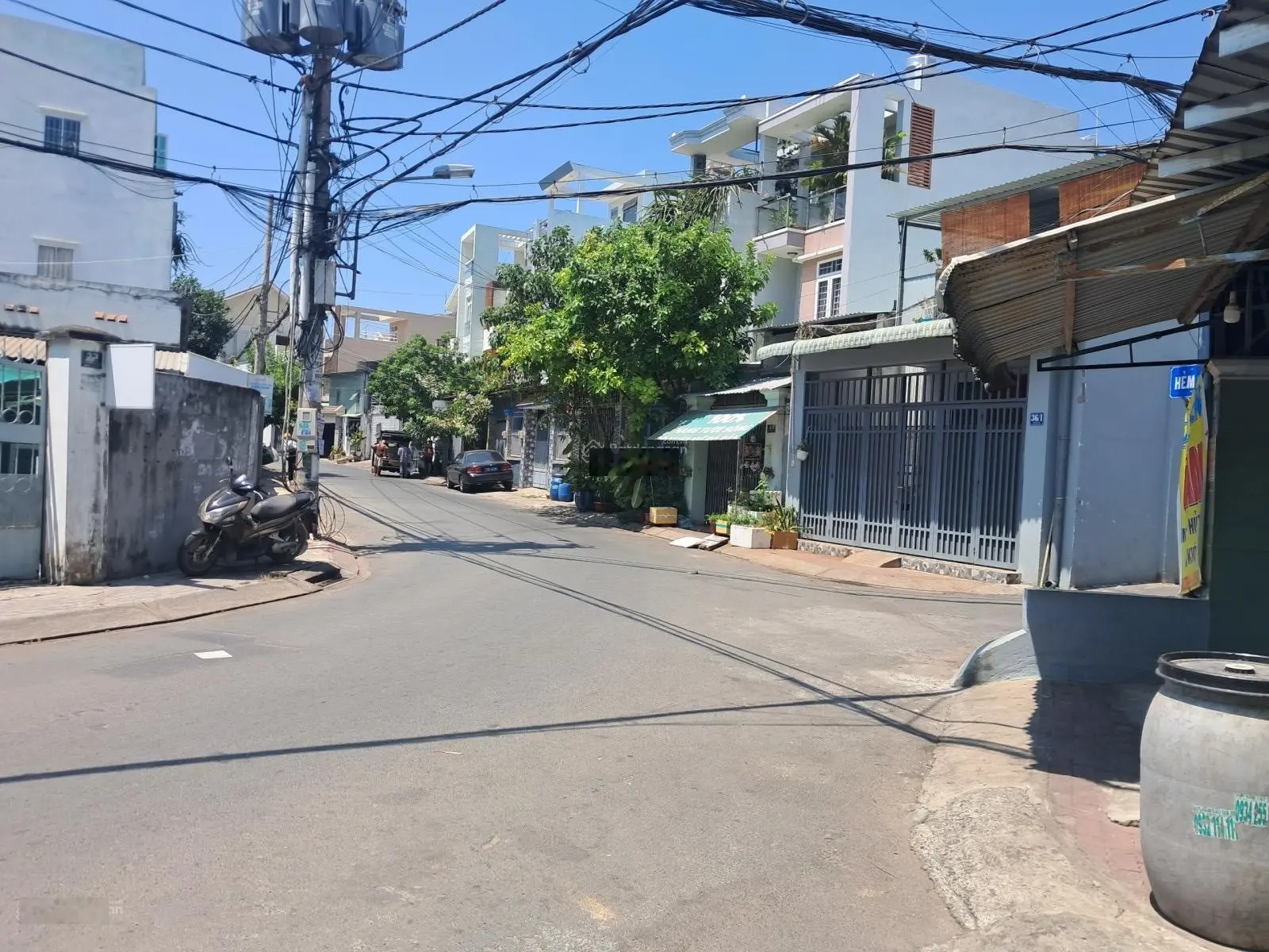 1 căn ra mặt tiền, ngay Đình Phong Phú, 6PN, thuận tiện mở văn phòng hoặc Cho thuê