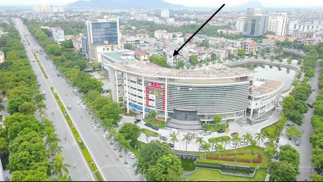 Bán nhà 2 mặt tiền trung tâm thành phố view hồ cực đẹp. 14,5 tỷ