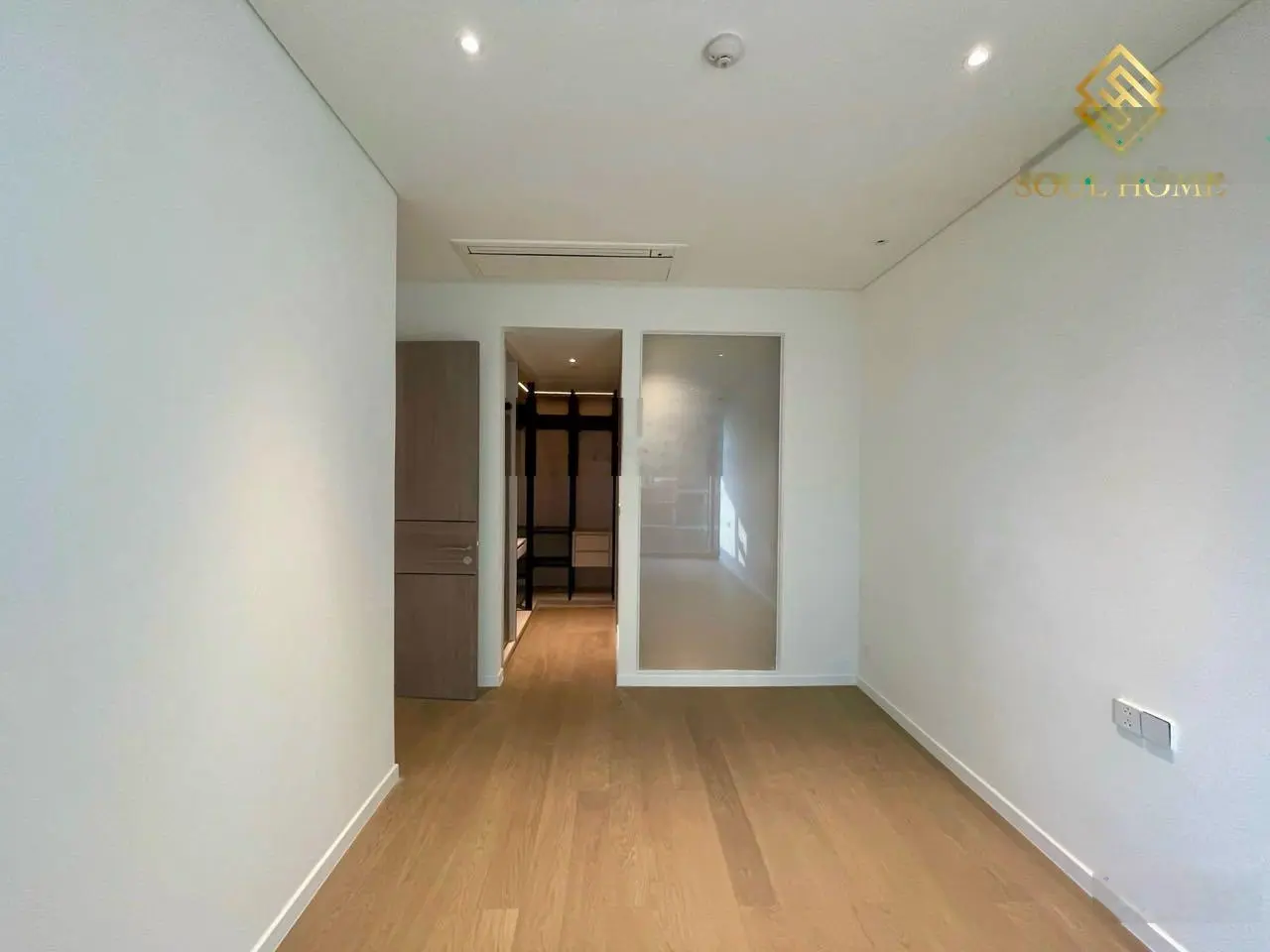 Bán căn 2 phòng ngủ tầng cao, view sông, quận 1, giá tốt nhất thị trường. Hotline: 0941 230 ***