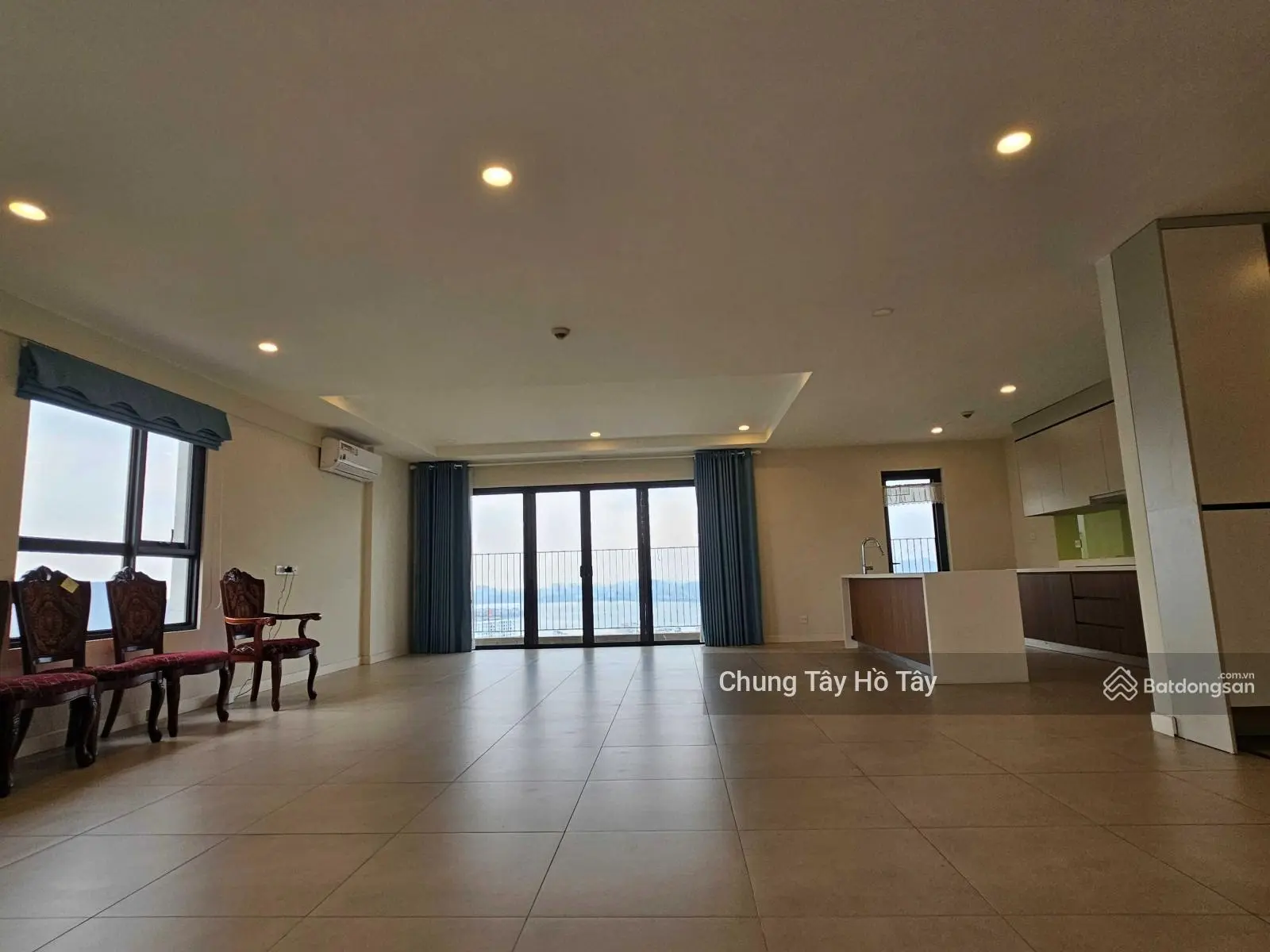 Siêu phẩm - Kosmo Tây Hồ - Bán căn 169m2 - 3PN - View trọn hồ Tây. Giá 18 tỷ. Xem nhà 24/7