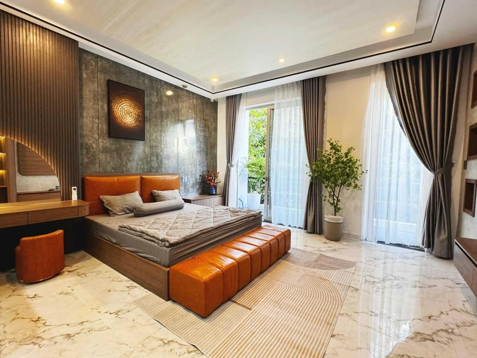 Bán nhà 3 tầng mái đúc sàn đúc 4PN, 3Wc, phòng thờ phòng khách đất 5X19m 95m2 đường Đoàn Khuê