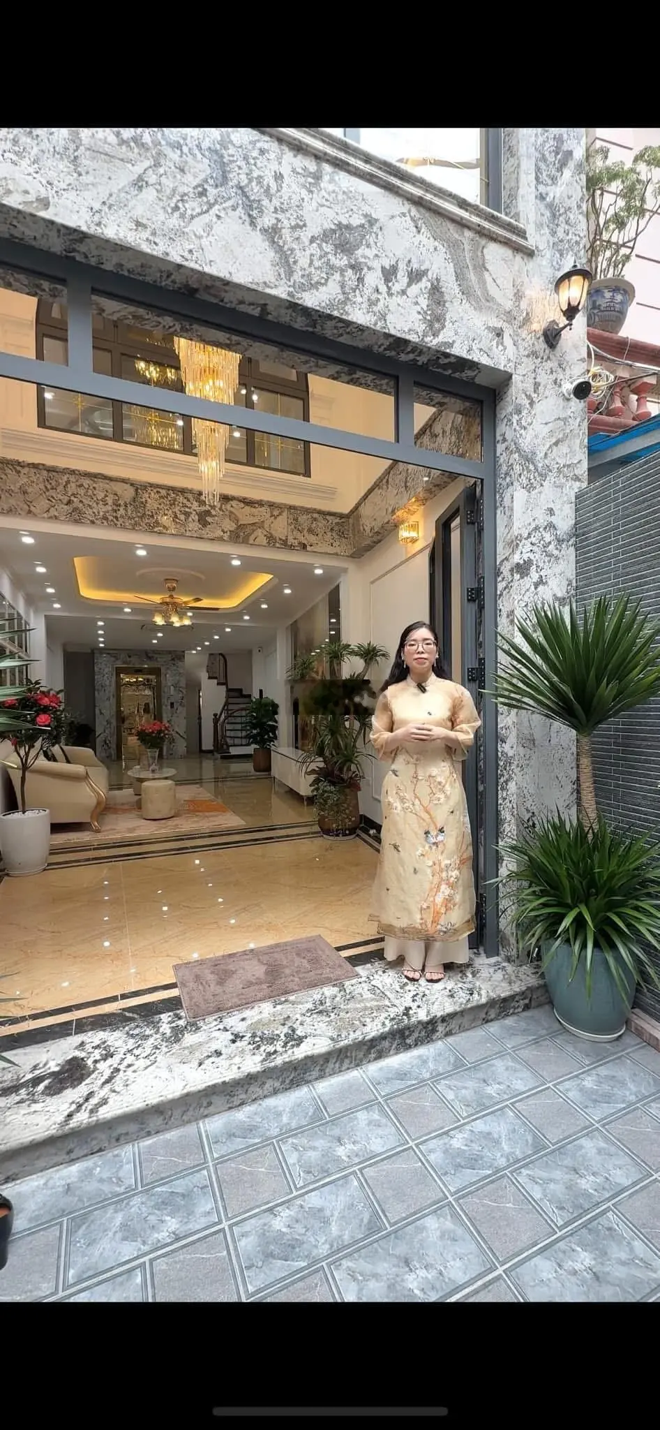 Hạ 3 tỷ! Nhà Lò Đúc 71 m2 x 7T, nguy nga, khu vực sống cao cấp