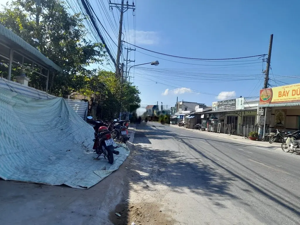BÁN ĐẤT MT DT885 GẦN C.A HUYỆN GIỒNG TRÔM