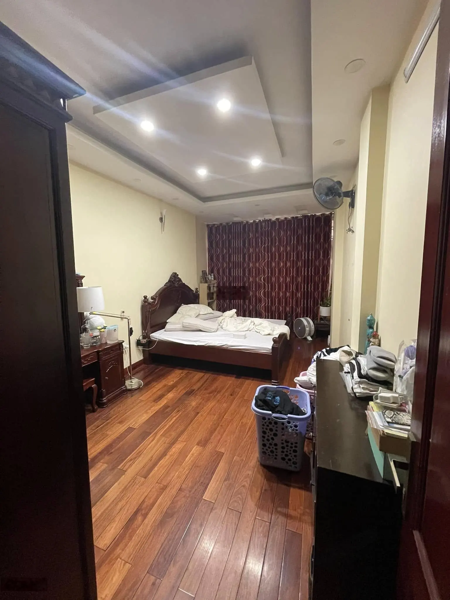 Bán nhà mặt phố Trịnh Hoài Đức, Đống Đa, view SVĐ Hàng Đẫy. Tiện kinh doanh LH 0983320949