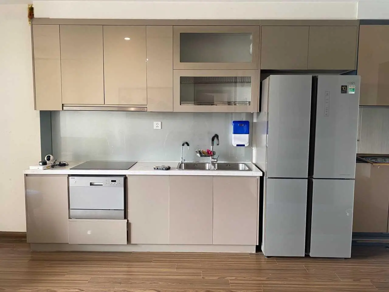 Chính chủ gửi bán gấp căn hộ 2PN ~ 65m2 thông thủy - Giá bán 3,8 tỷ bao phí sang tên (Giá chuẩn)