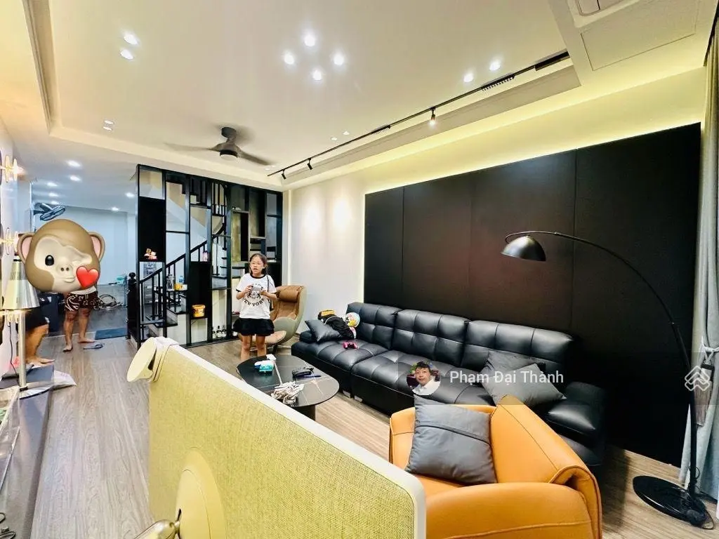 Bán gấp nhà 5 tầng Ngọc Lâm, DT 48M2, full nội thất tiền tỷ, ô tô vào nhà, giá chỉ 9.8 tỷ!