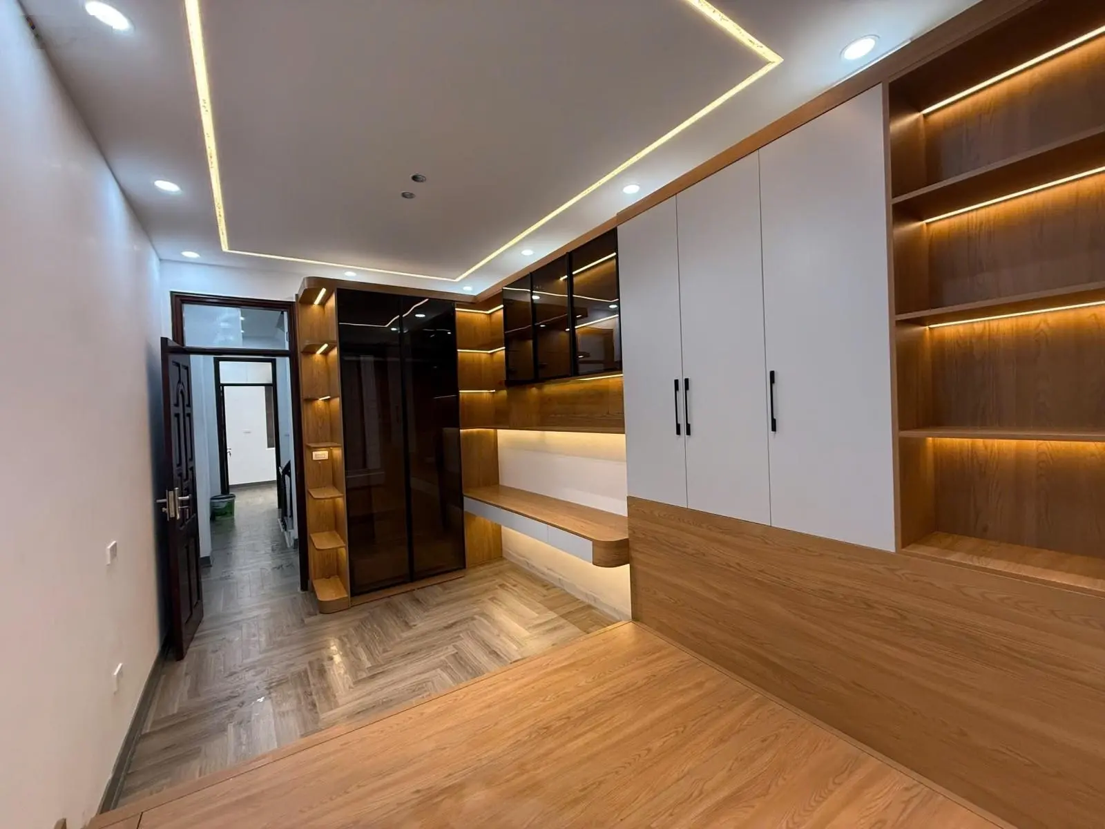 Bán gấp Nhà riêng đường Thịnh Quang 37m 4Tg, 3,3m chỉ 7,3 tỷ full nội thất 30m ra ô tô.