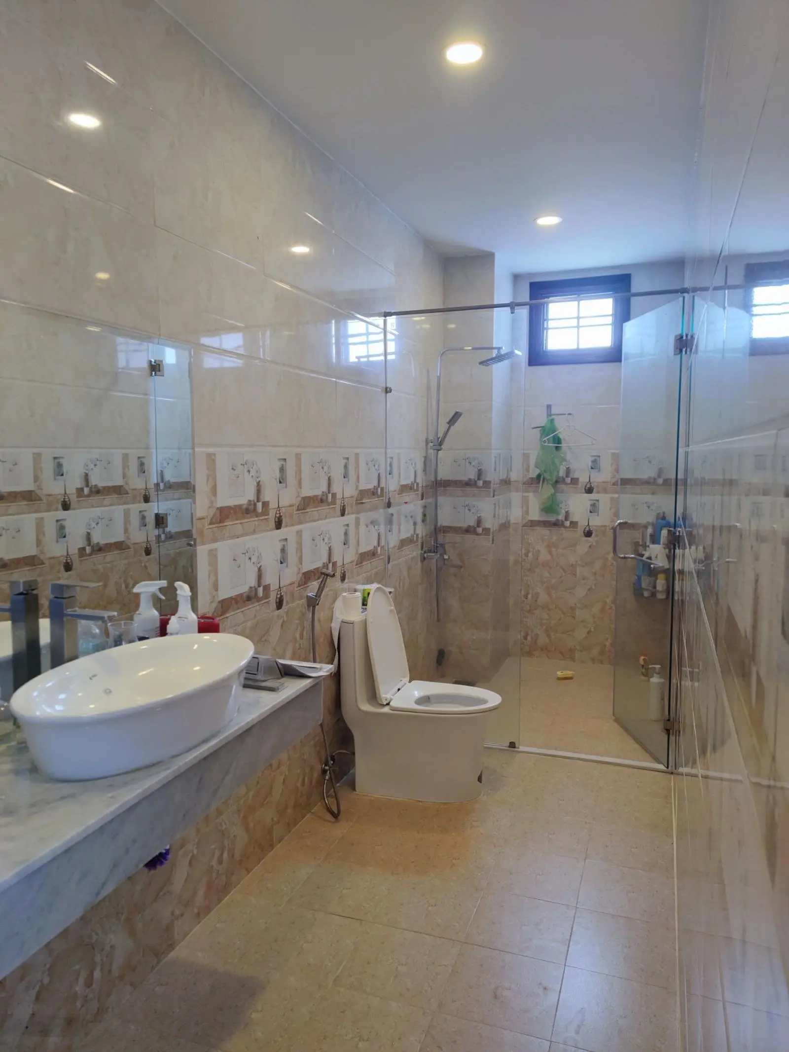 Bán nhà 3 tầng KĐT Lê Hồng Phong 2, 90m2 có sân để ô tô, full nội thất gỗ hiện đại!