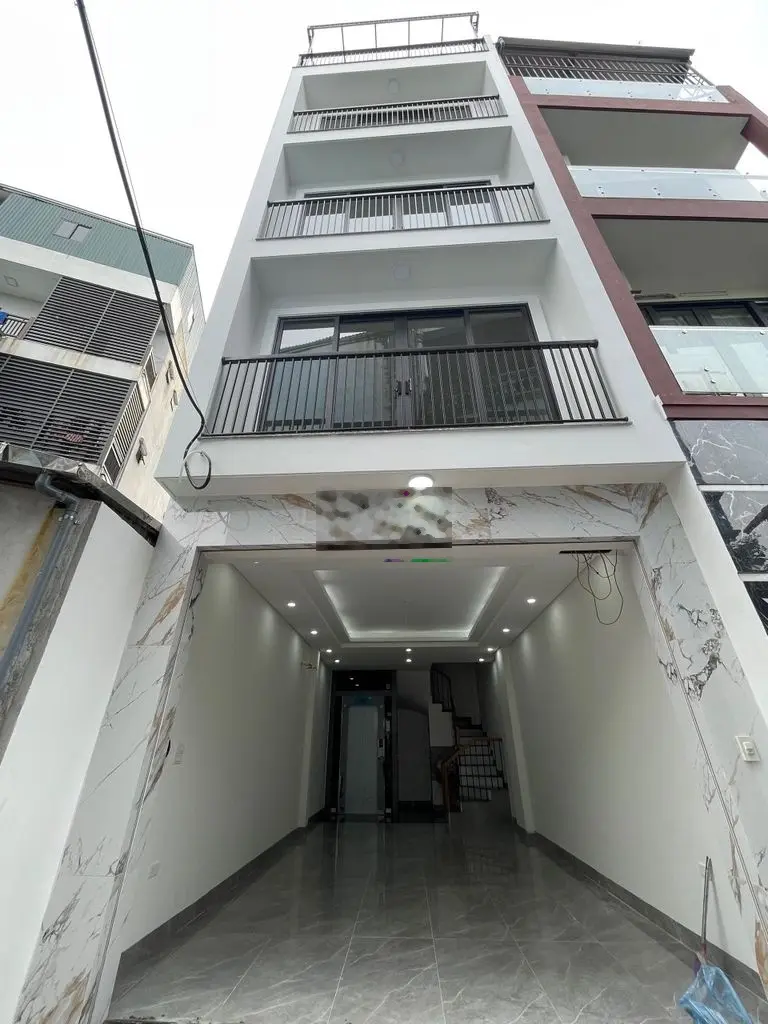 Bán nhà Thạch Bàn 42m2 x 5 tầng,thang máy,ngõ ô tô 4 chỗ vào nhà