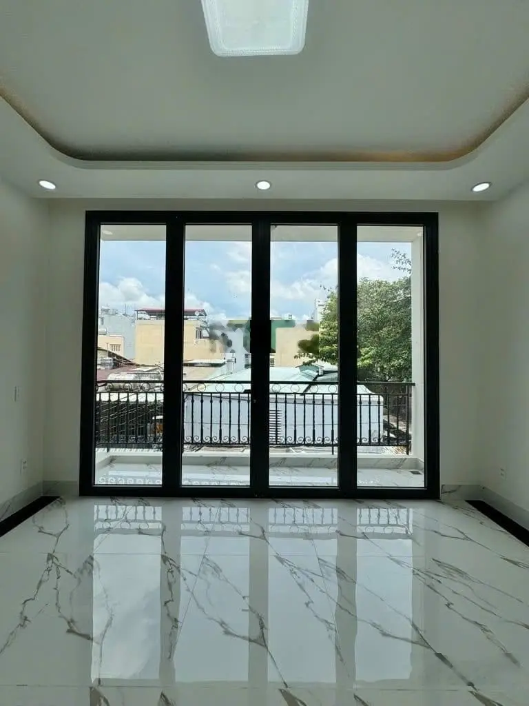 Nhà ngộp bán gấp DT 72,8m2/3tỷ380 Hoà Bình P5 Quận 11. Đang cho thuê 28tr/th gần CV nước Đầm Sen