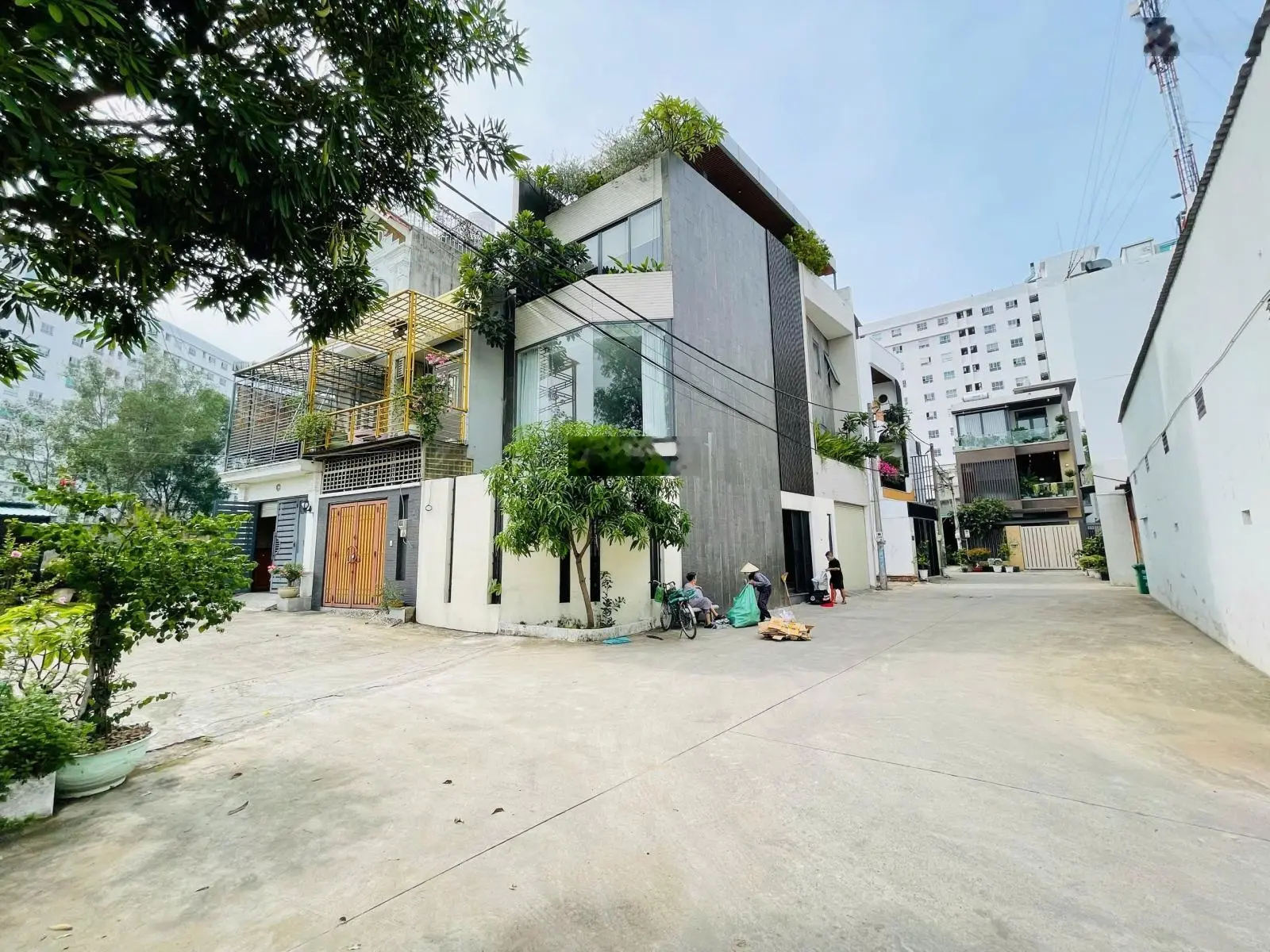 Chuyển nơi ở cần bán nhà đẹp 3 tầng 61m2 Oto tận cửa gần Vành đai 2, Ga Metro khu dân trí cao 7.2Tỷ