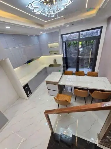 Ngộp vốn bán gấp nhà Trương Quyền P6 Q3. DT 82,8m2 giá 3tỷ7 gần chợ Tân Định. Đang cho thuê 28tr/th