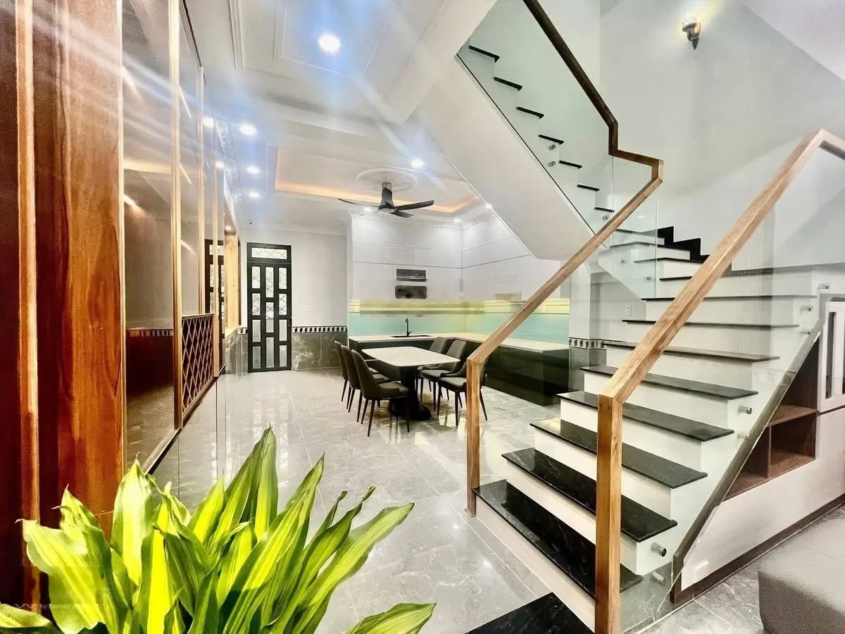 Bán gấp nhà kdc cao cấp tphcm giáp làng đại học quốc gia - 234m2 sàn giá 7,6 tỷ - hướng đông nam