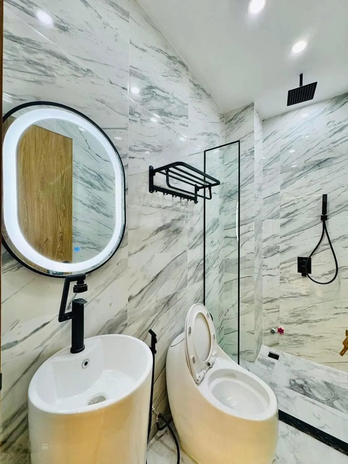 Nhà mặt tiền đường Phan Văn Trị, Phường 7, Quận 5. DT 60,2m2. Đang cho thuê 17tr/tháng