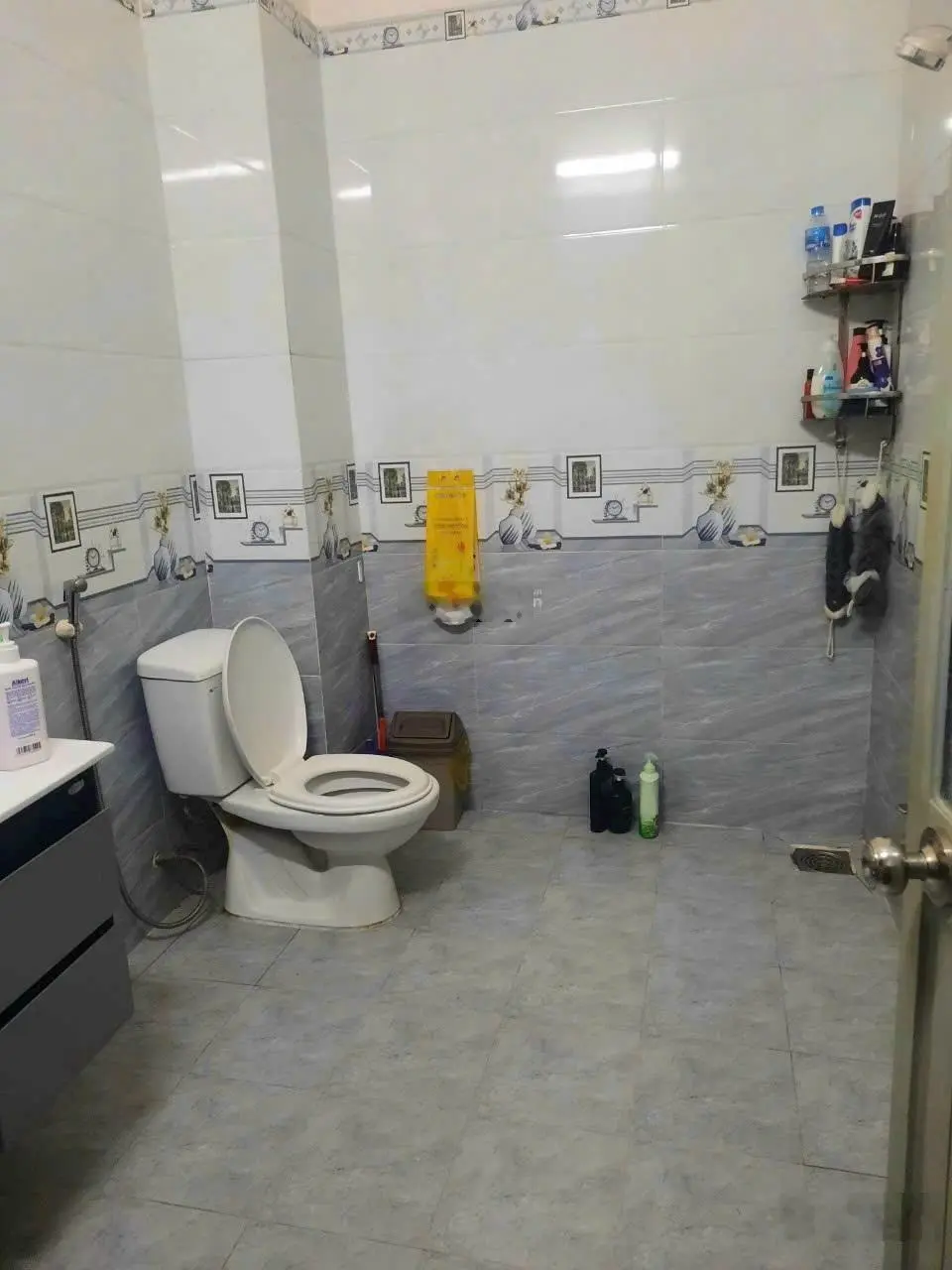 Kẹt tiền bán gấp nhà mặt tiền đường Dương Cát Lợi, Thị Trấn Nhà Bè. Dt 5x25m. trệt lầu. giá 8.5 tỷ
