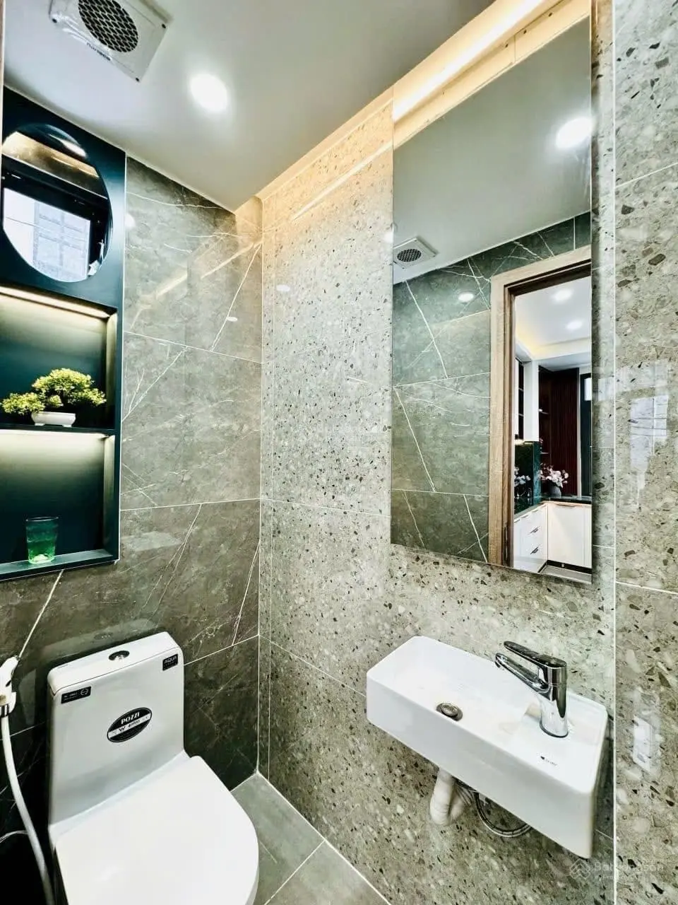 Giá cực sốc Lý Thái Tổ, P. 10, Quận 10, 6 tỷ 750 hẻm xe hơi 64m2 đang cho thuê 24 triệu/tháng SHR