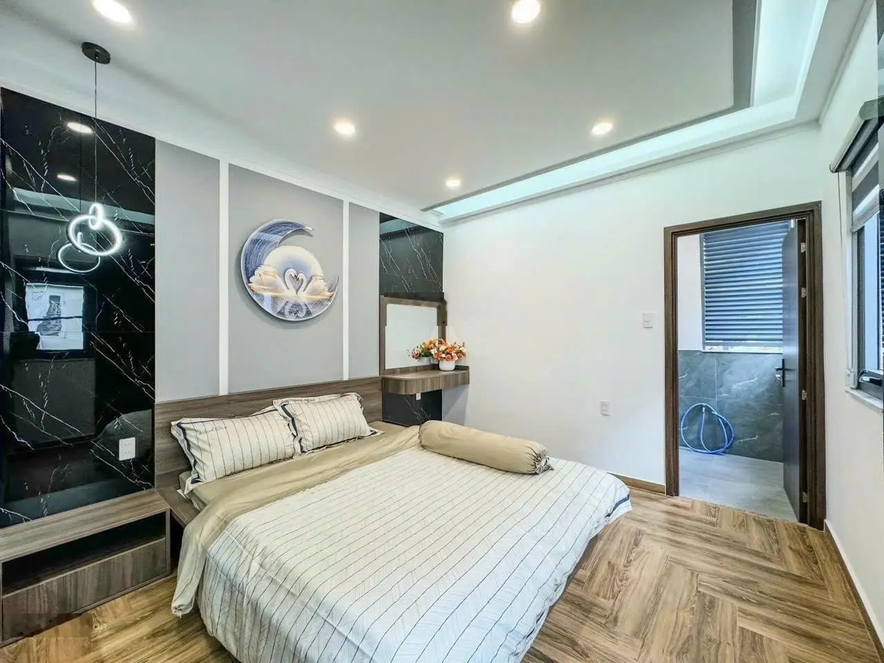 Bán nhà riêng 3 tầng, 4PN, 4WC, 61m2 (4,3*14,2)m, ngay hẻm Kỳ Đồng, P9, Q3 giá 3tỷ550 ổ sẵn cầm tay
