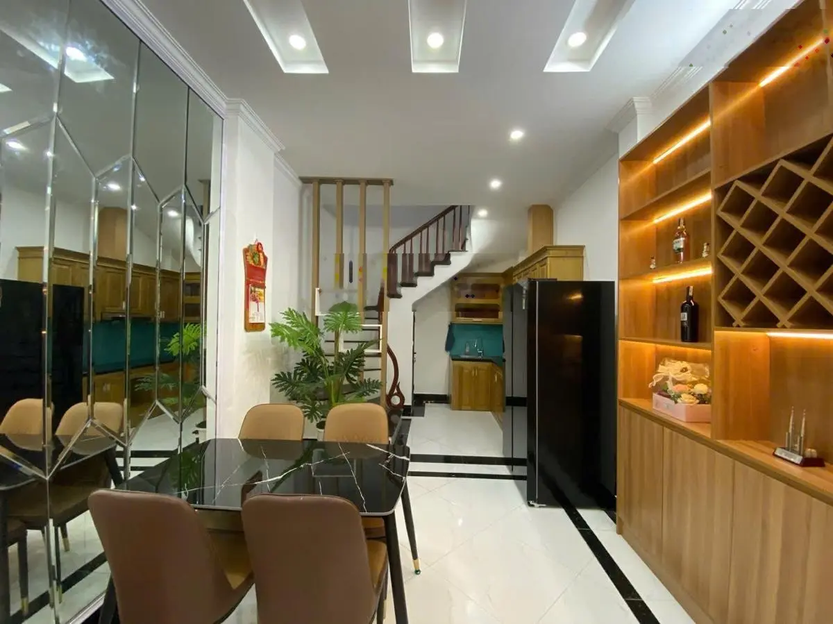 Bán nhà - Tân Mai - Hoàng Mai - sổ đỏ - 5,95 tỷ - ngõ xe 3 gác