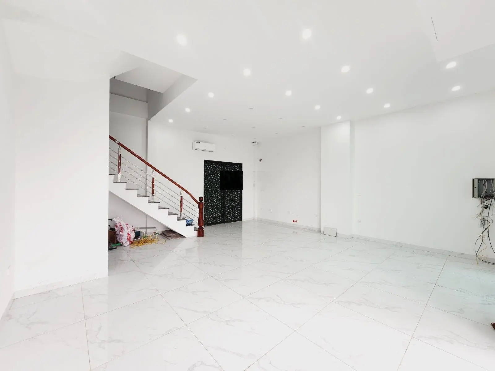 BÁN NHÀ LIỀN KỀ KIẾN HƯNG LUXURY! Căn góc 70m2 x 5 tầng mặt tiền rộng, chỉ 1 căn duy nhất!