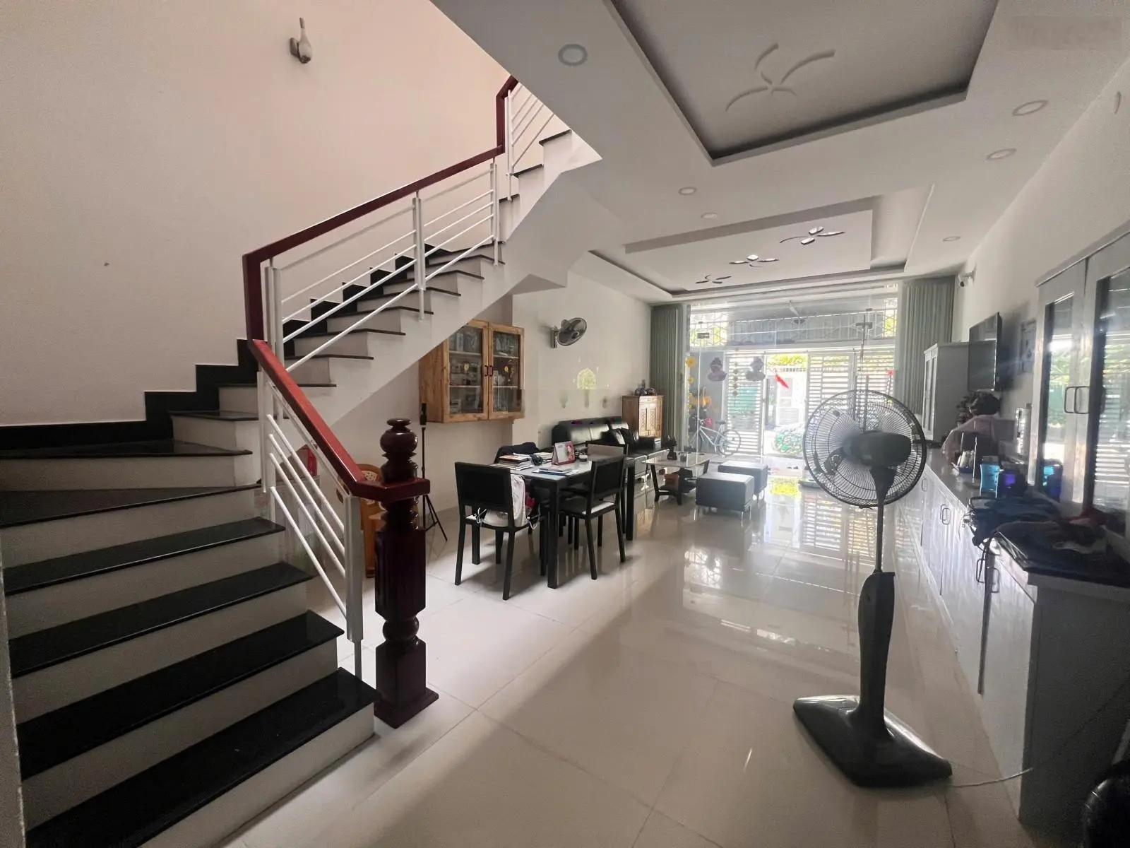 Nhà 03 tầng tại KĐT Phước Long A - TP. Nha Trang. Giá chỉ 5 tỷ 950 triệu để lại nội thất)