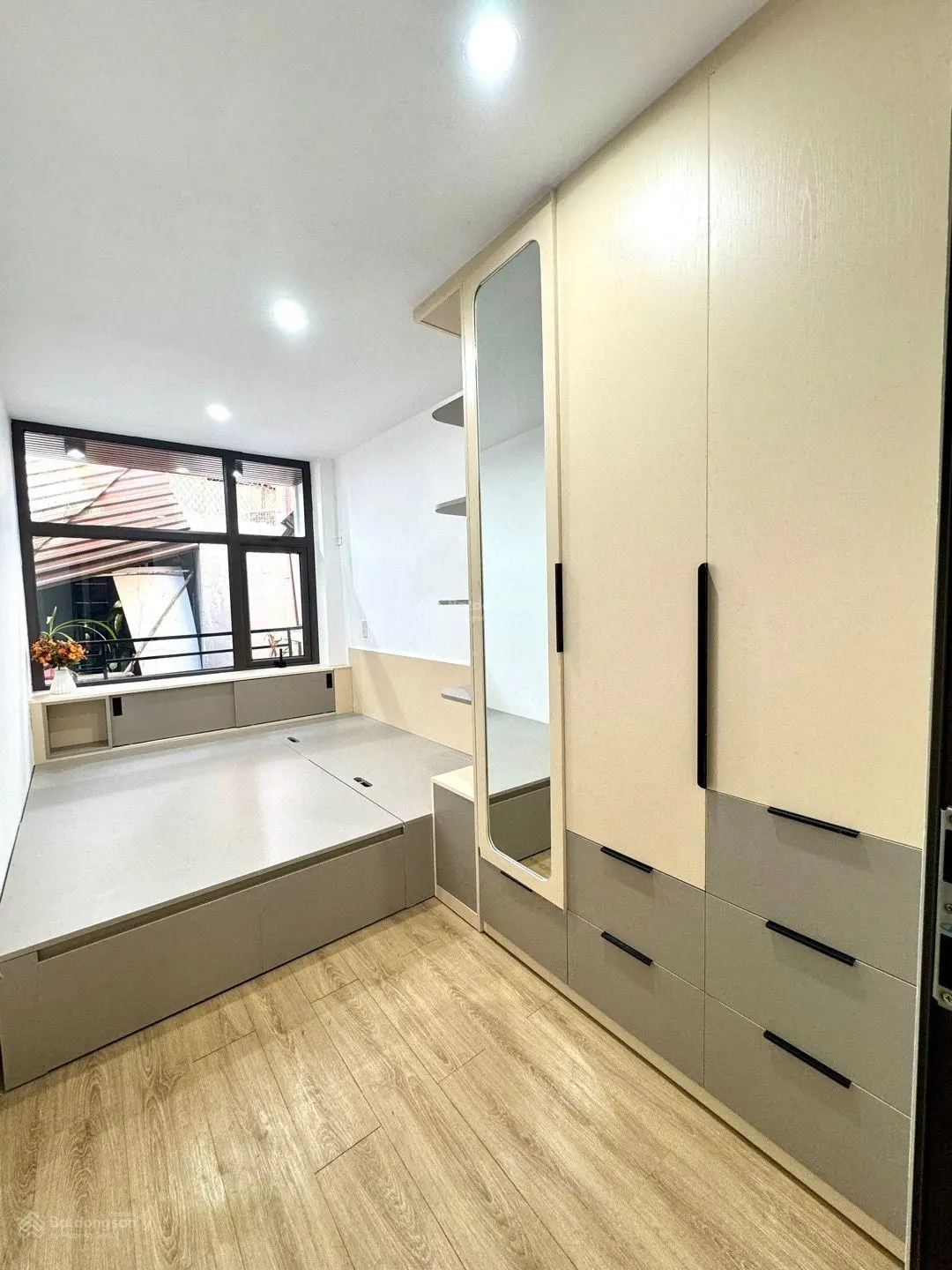 Thành lập công ty thiếu tiền bán nhà Đống Đa 5 tầng 3 ngủ đầy đủ công năng ngõ rộng thông thoáng