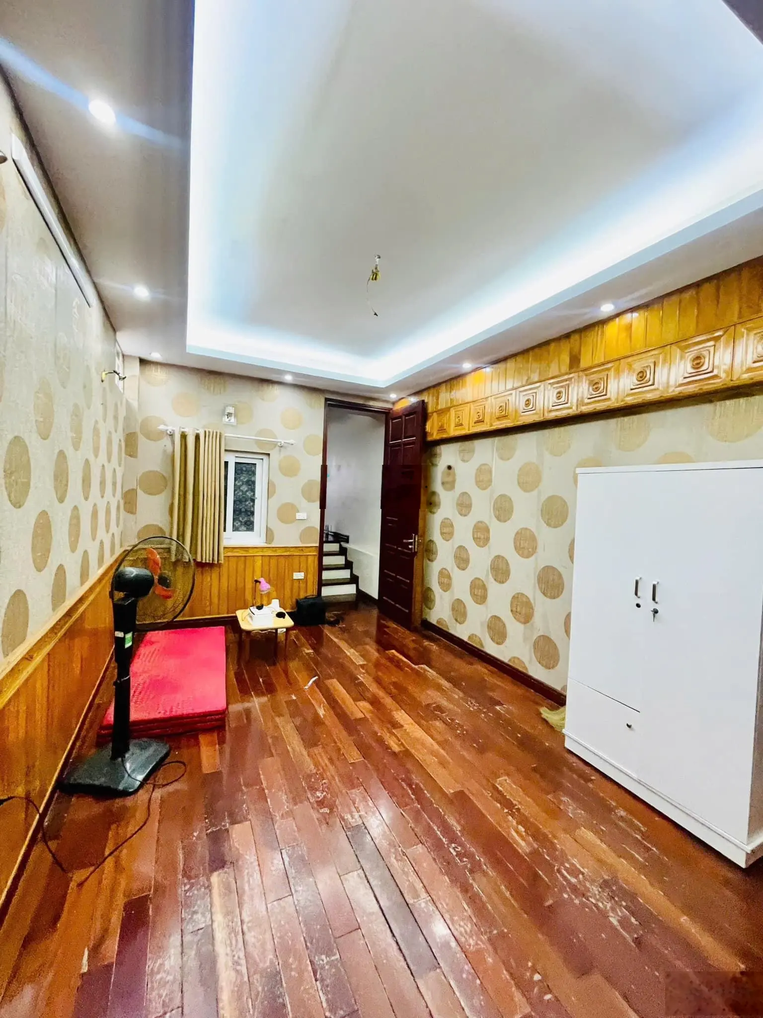 Tân Mai - gara ô tô - ngõ thông - kinh doanh - 6 phòng ngủ
