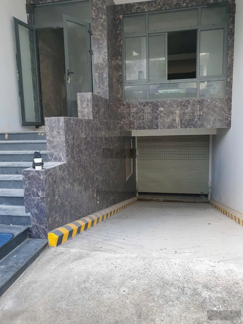 Cần bán nhà phố Dương Hồng giá 10tỷ có hầm - 3 tầng - sân thượng, mặt tiền đường số, sổ hồng sẵn