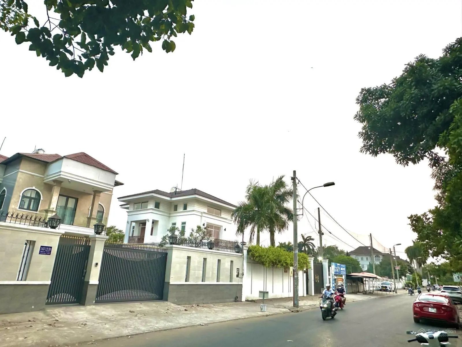Biệt thự đẳng cấp khu Bên Sông Sài Gòn sau Gigamall, biệt thự 3 lầu, 15x20 300m2 chỉ 28 tỷ TL mạnh
