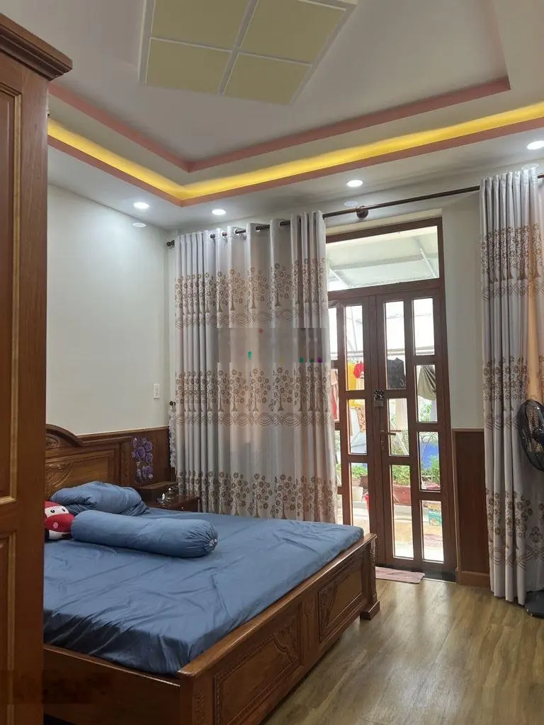 Bán nhà mặt tiền kinh doanh ngay khu sầm uất tên lửa dt 96m2 chỉ hơn 11 tỷ chúc