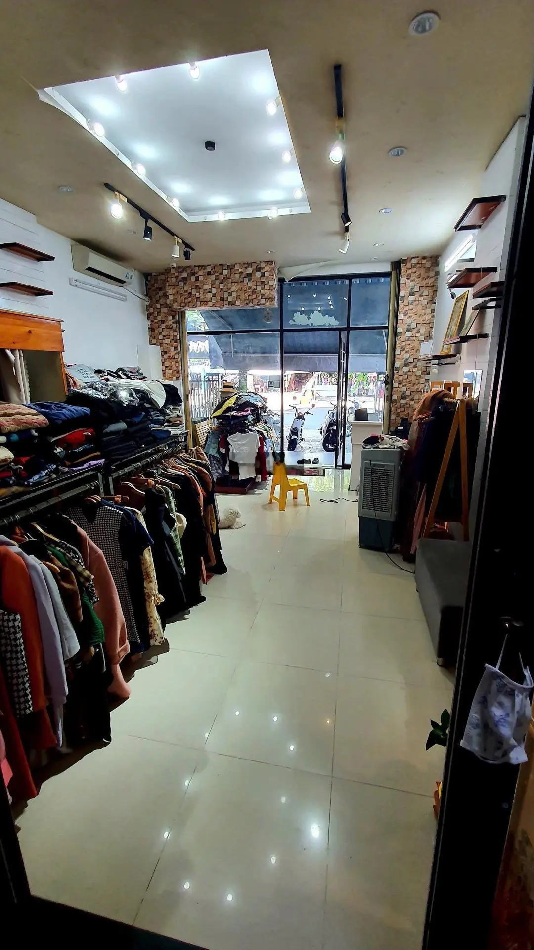 VIP-Nhà 2 mặt tiền kinh doanh đối diện cổng chợ Hoà Cường Lê Thanh Nghị
