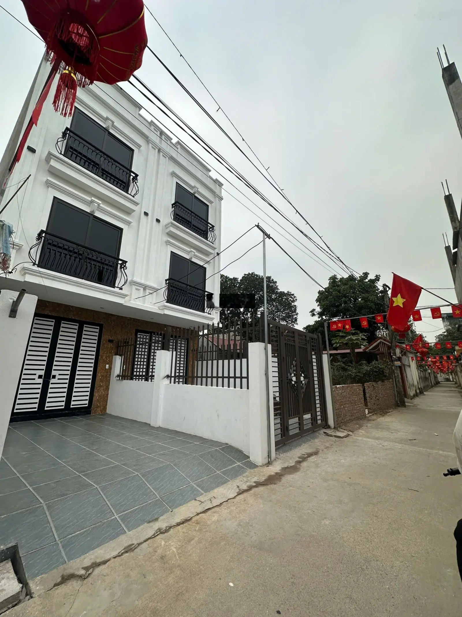 Khẳng định rộng, rẻ nhất Chương Mỹ. 60m2 xây mới 4PN. Ô tô ngủ trong sân. Sẵn nội thất. Giá 3,55 tỷ