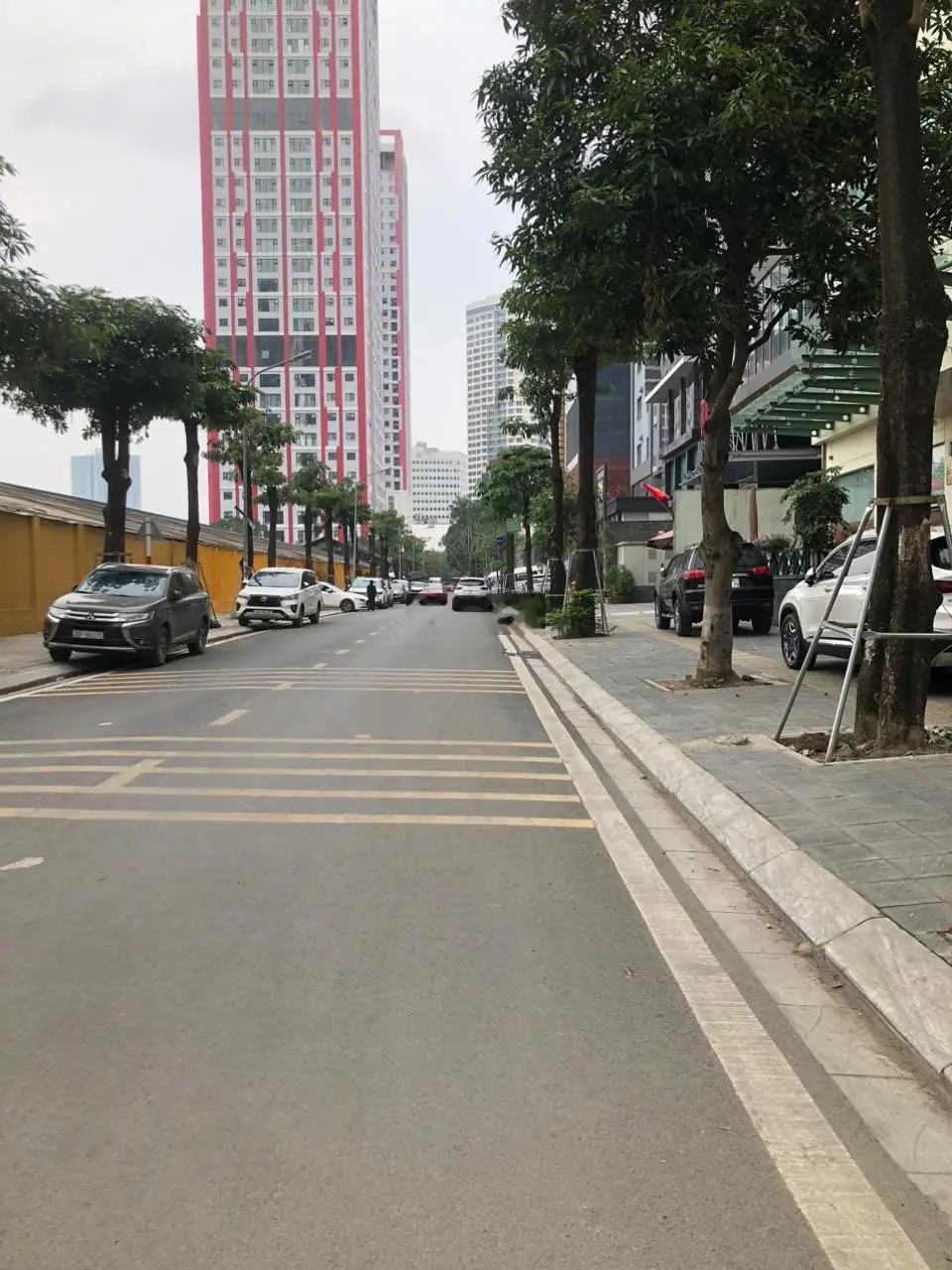 Cc gửi bán nhà phố duy tân - cầu giấy. 100m, đường rộng vỉa hè 20m. chủ cần bán gấp