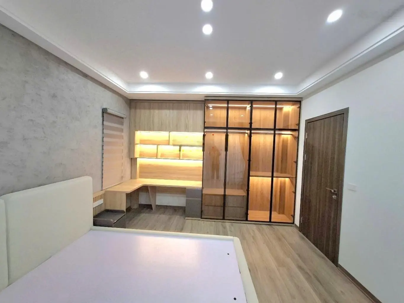 Nhà đẹp cầu thang máy fun nội thất phố trạm long biên hà nội 45m2