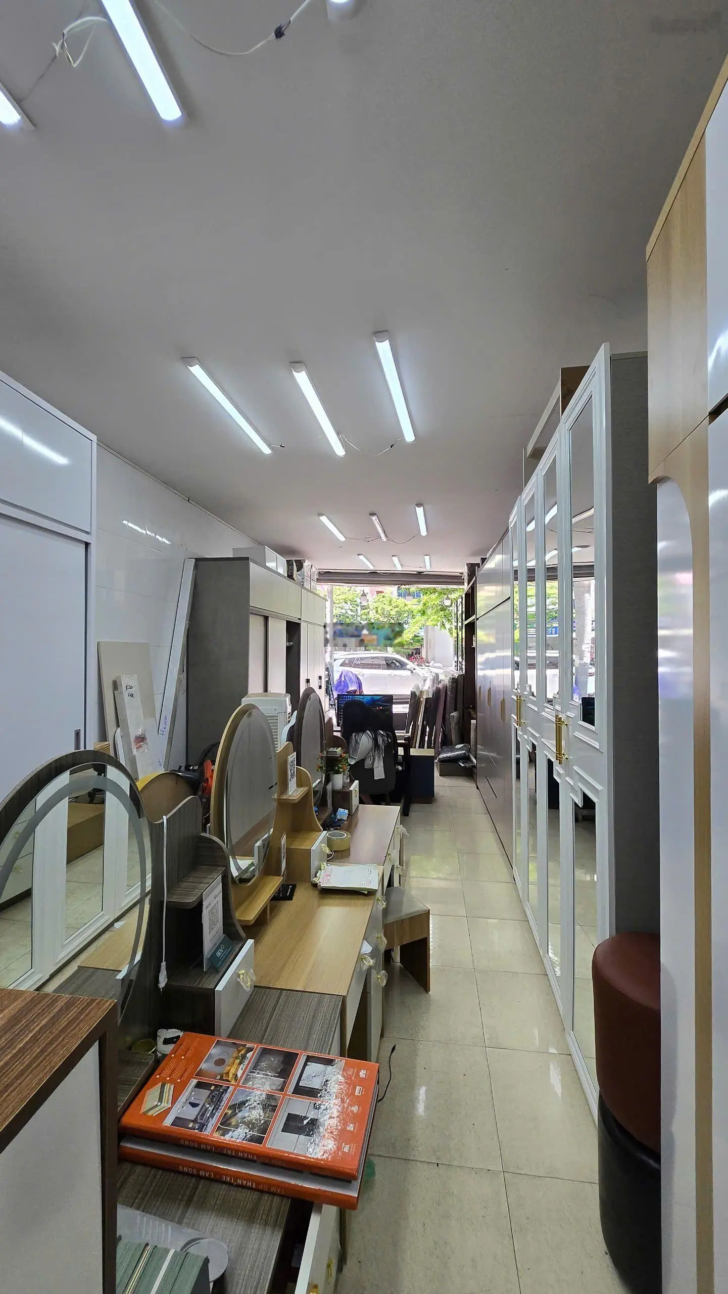 Bán gấp NP mặt phố Minh Khai, 54,5 tỷ, 183m2, 10PN, 5WC, view đẹp