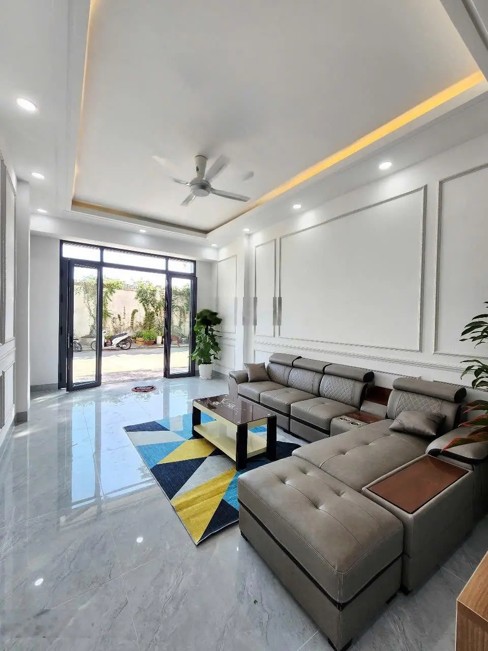 Nhà gần Quốc Lộ 13: 3tỷ950, nhà 1 trệt 2 lầu KDC Lộc Phát đường 22 tháng 12, P. Thuận Giao Thuận An