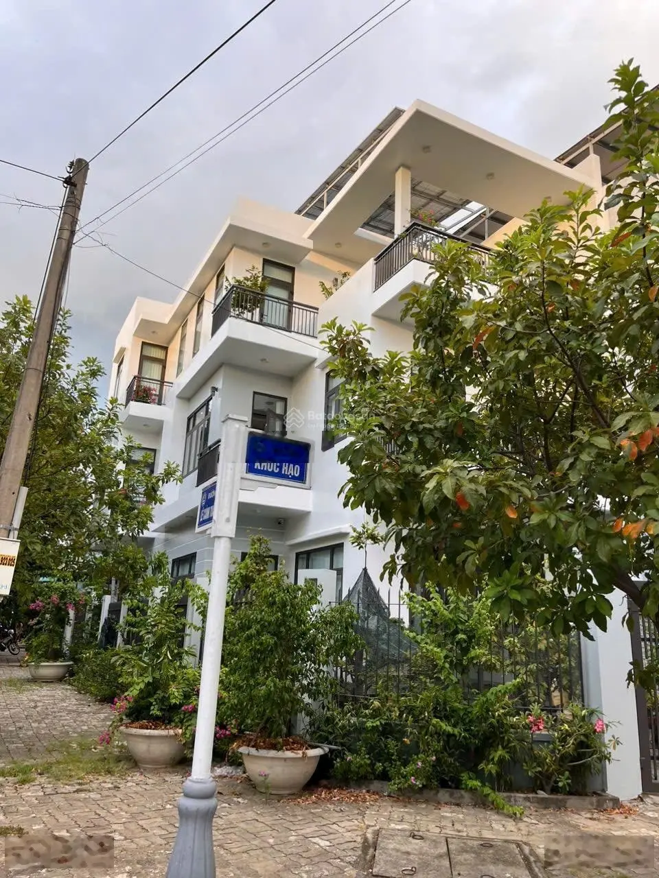 Bán biệt thự 2 mặt tiền đường Khúc Hạo, Đà Nẵng vị trí cực đẹp chủ thiết kế tâm huyết, giá 15,5 tỷ